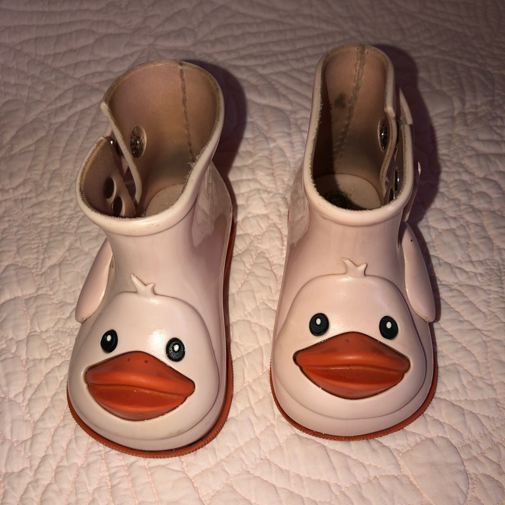 Mini Melissa pink duck boots